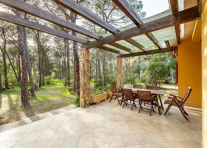 Seaside Pineta Retreat